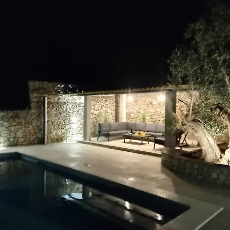 Semesterbostad Olive Tree - House With Pool *