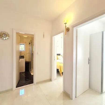 Olive Tree - House With Pool Винишче