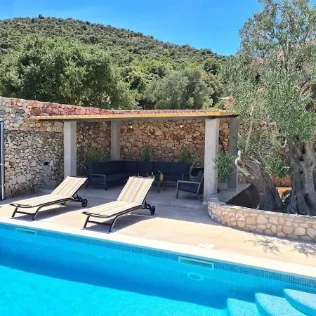 Дом отдыха Olive Tree - House With Pool