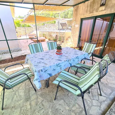 Vakantiehuis Olive Tree - House With Pool Vinišće