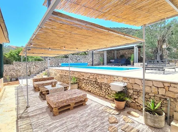 Olive Tree - House With Pool Dom wakacyjny Vinišće