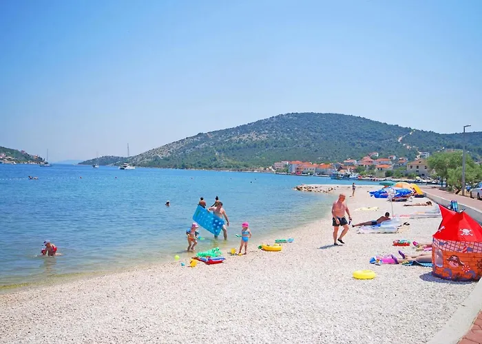 Dom wakacyjny Olive Tree - House With Pool