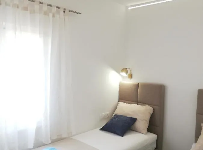 Olive Tree - House With Pool Dom wakacyjny Vinišće